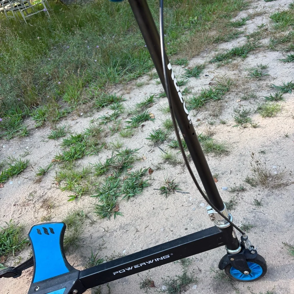 Razor powerwing caster scooter